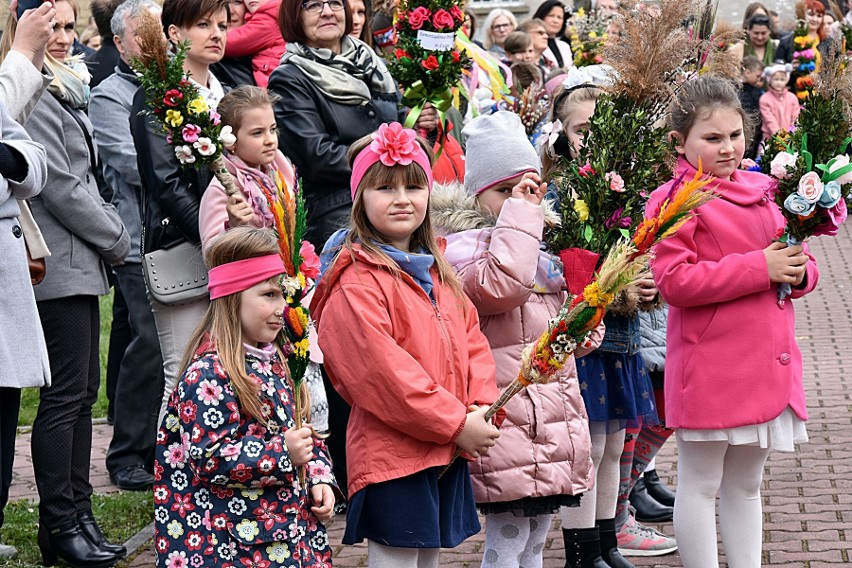 Gorlice. W Łużnej odbyły się pierwsze gminne prezentacje palm, koszyków i stołów wielkanocnych.[ZDJĘCIA]