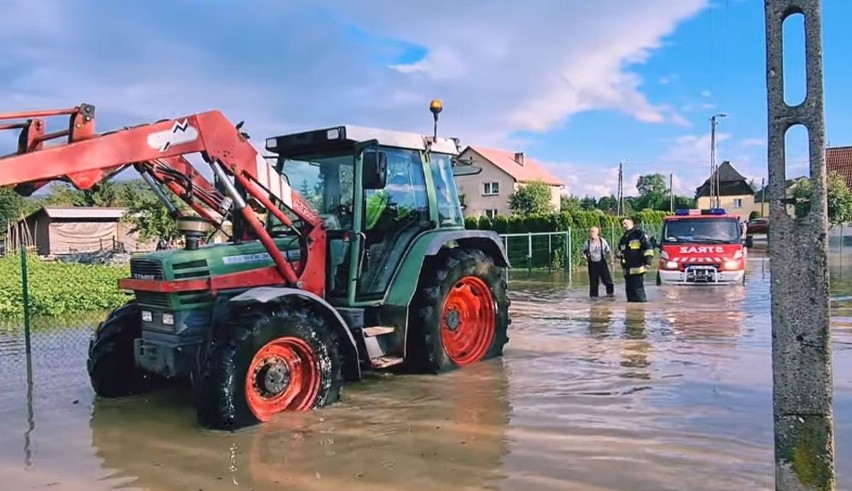 Powódź pod Kłodzkiem. Woda zalała wiele miejsc. Burmistrz: "To jest żywioł!"