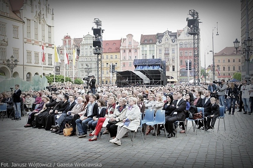 Wrocław: Tłumy na koncercie Piotra Rubika w Rynku (ZDJĘCIA)