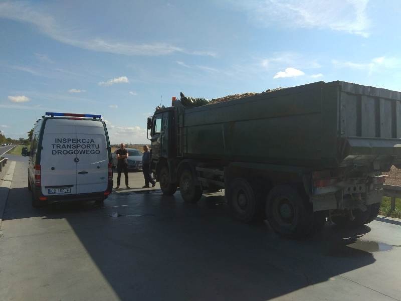 Przeładowane ciężarówki rozjeżdżały drogę pod Bydgoszczą. Będzie kara