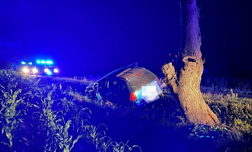 Wypadek w Węgrzynowie, 3.07.2022. Auto wpadło do rowu, kierowca był pijany