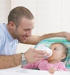 W 2010 i 2011 roku młody tata ma prawo do tygodniowego urlopu macierzyńskiego