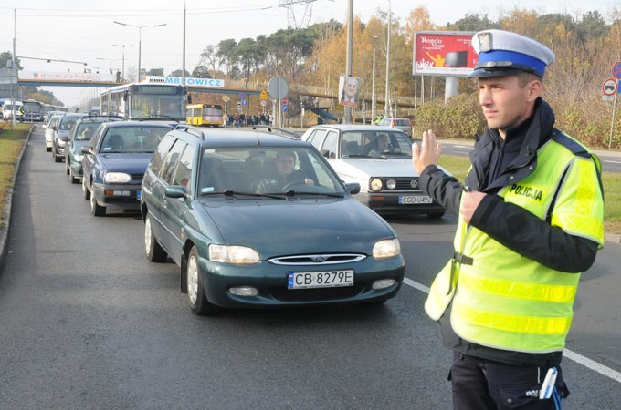 Zaduma w ciszy i jesiennym słońcu