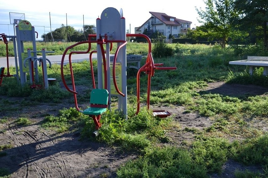 Plac na Miedzyniu jak nieużytek. Komu zasługi za skoszenie trawy? 