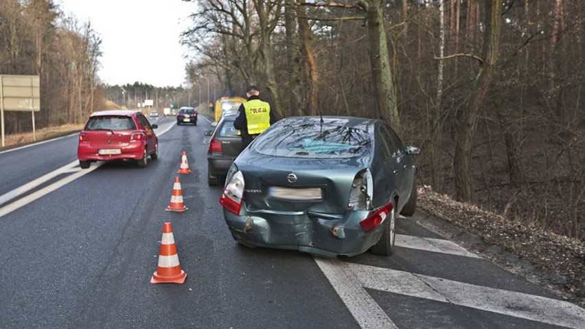 Do zdarzenia trzech samochodów doszło w piątek, 16 grudnia,...