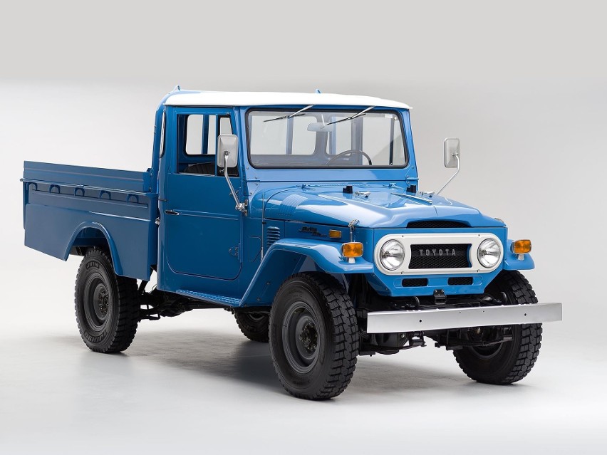 Land Cruiser FJ45 pick-up...