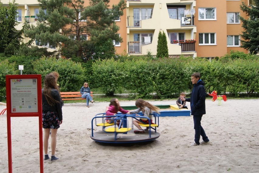 Plac zabaw na os. Armii Krajowej został już wyremontowany