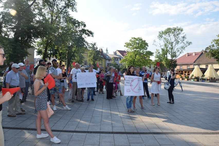 Około stu skawinian protestowało przeciw zatruwaniu...