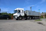 Ciężarówki mają zniknąć z ulicy Astronautów w Żarkach. Problem zdewastowanej drogi nie zniknie. Zobacz zdjęcia i wideo 