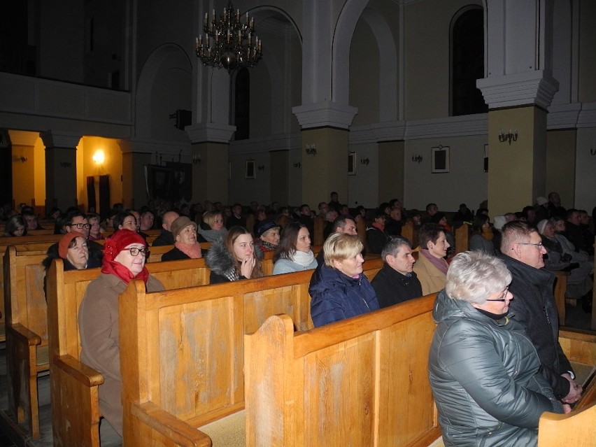 Wolanów. Poznawali „Polskie drogi do Wolności” na pięknym patriotycznym koncercie [zdjęcia]