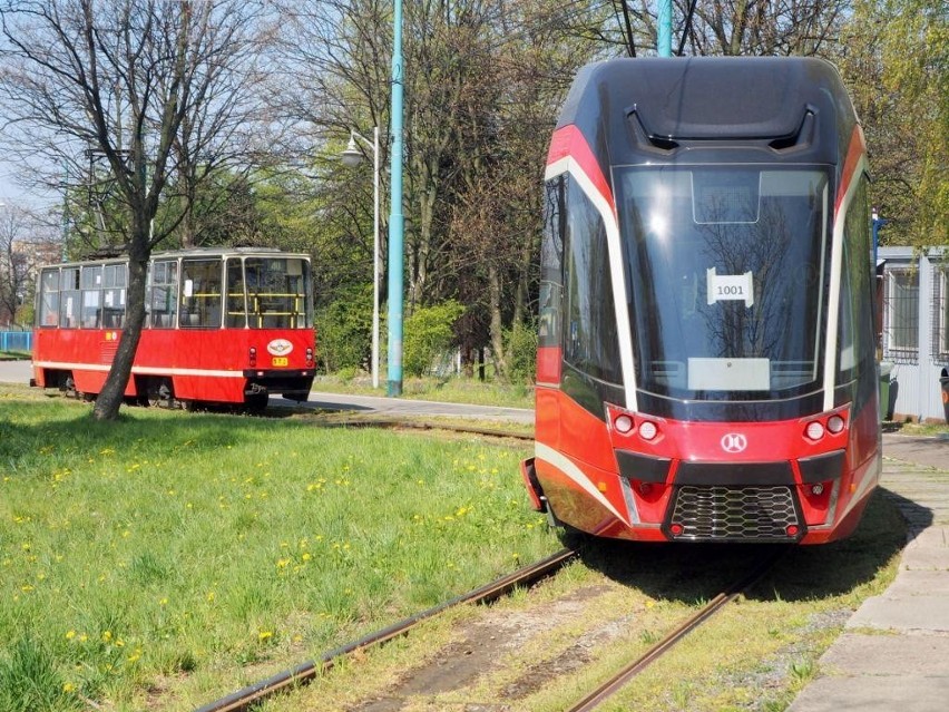 W połowie kwietnia po raz pierwszy nowy tramwaj wyjechał na...