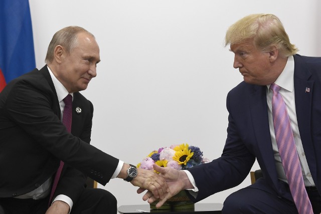 Obaj prezydenci rozmawiali podczas dwustronnego spotkania na marginesie szczytu G-20 w Osace w Japonii, 28 czerwca 2019 r.