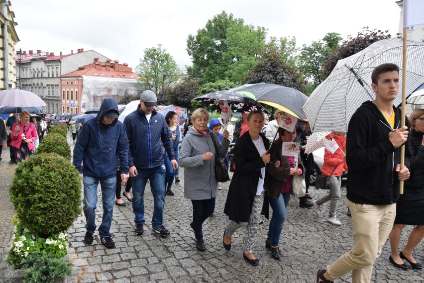 Marsz dla Życia i Rodziny przeszedł ulicami Bielska-Białej ZDJĘCIA