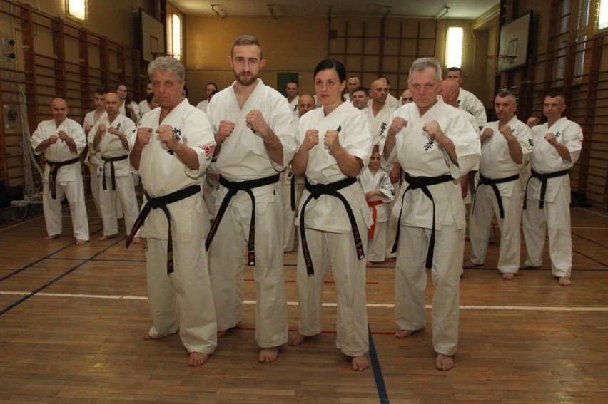 Kolejne czarne pasy w Kieleckim Klubie Karate Kyokushin | Echo Dnia  Świętokrzyskie