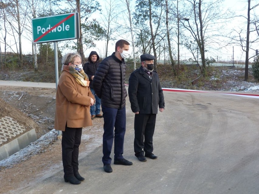 Droga w miejscowości Podwole, w gminie Morawica oddana do użytku. Teraz jest tu komfortowo i bezpiecznie!