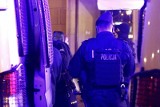 Kraków. Z nożem rzucił się na policjantów. Policjantka ma pociętą twarz. Jej partner musiał użyć broni