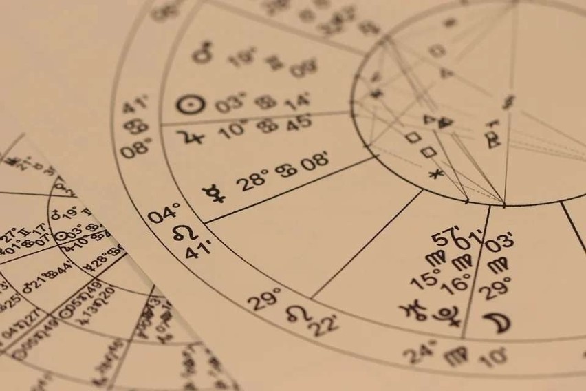 Horoskop to seria przepowiedni zapisanych w gwiazdach dla...