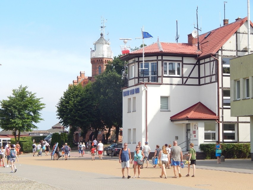 Turyści tłumnie odpoczywali nad morzem w Ustce. Jednak...