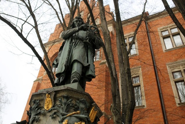 Pomnik Mikołaja Kopernika w rejonie Collegium Novum