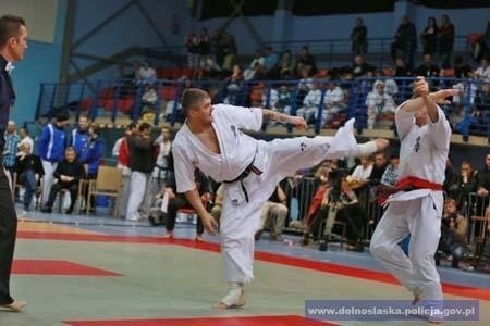 Antyterrorysta z Wrocławia mistrzem Polski w karate (ZDJĘCIA)