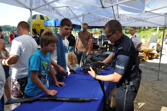 Z okazji święta policji nad bytowskim jeziorem Jeleń miejscowi funkcjonariusze zorganizowali festyn dla dzieci. 