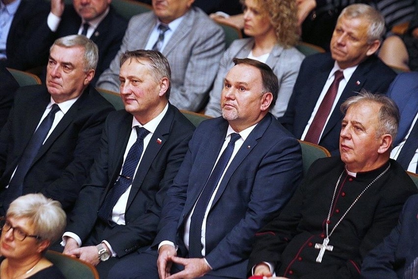 Noworoczne spotkanie świętokrzyskiej organizacji Prawa i Sprawiedliwości w Kielcach. Trzech biskupów i... Zobacz kto był (DUŻO ZDJĘĆ)
