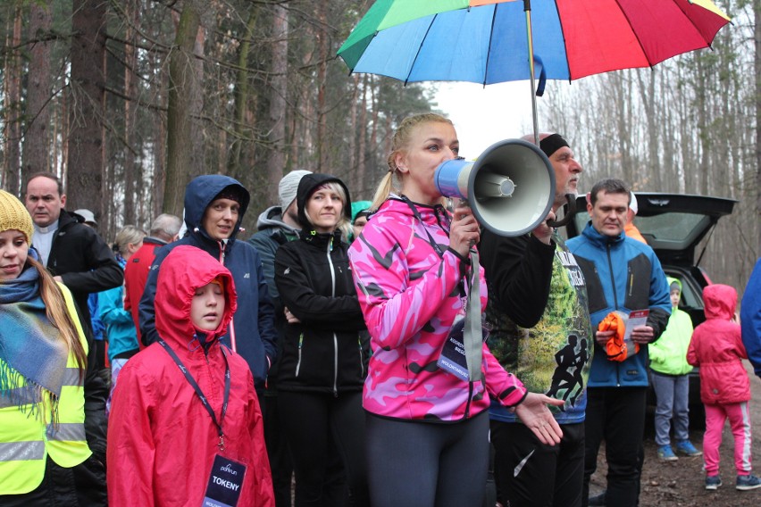 Chrzanów. Biegacze najpierw poświęcili pokarmy, a później wyruszyli na trasę [ZDJĘCIA]