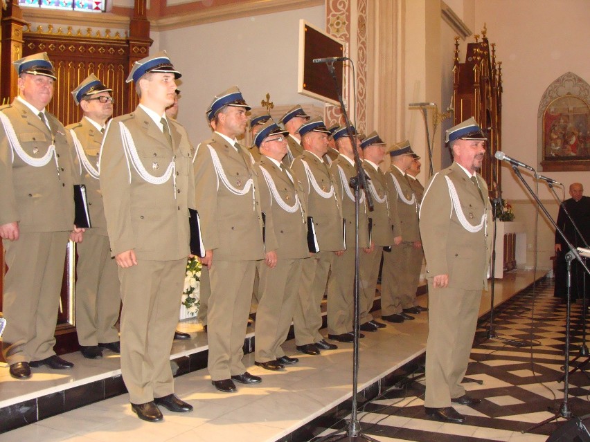 Koncert Chóru Reprezentacyjnego Artystycznego Zespołu Wojska Polskiego w Różanie (zdjęcia)