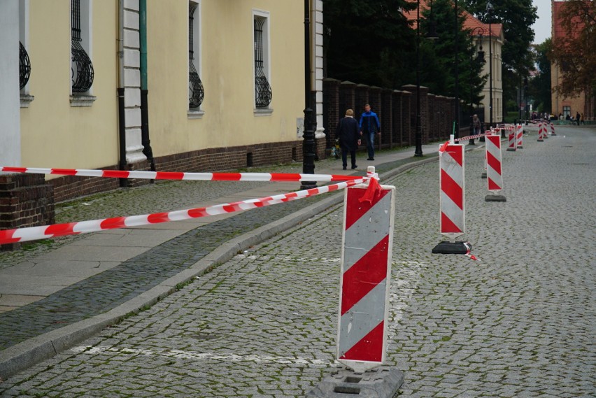 Przed katedrą nie można było parkować w czwartek 23 września...