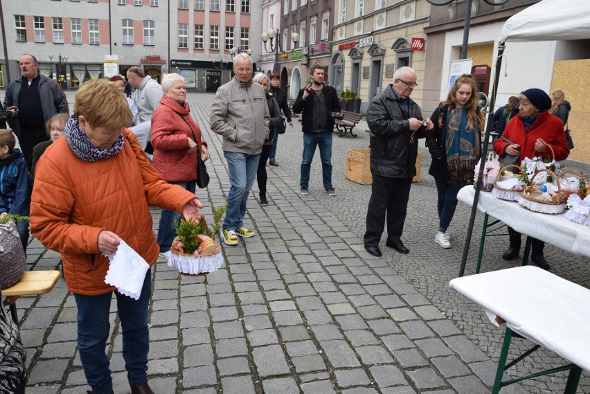 W Raciborzu poświęcono pokarmy i częstowano żurkiem