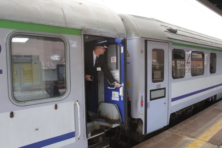 Autobusy zamiast pociągów PKP. Remont linii kolejowej Toruń...