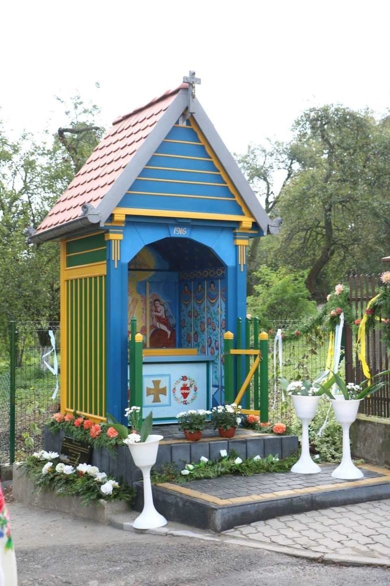 Kapliczka w Zielonkach odnowiona przez mieszkańców