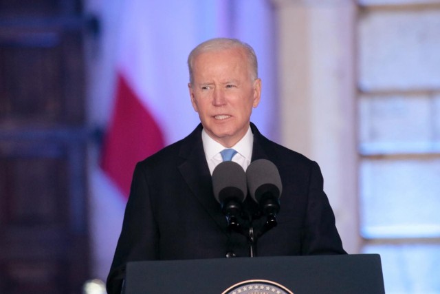 Prezydent USA Joe Biden podczas swojego wystąpienia w Warszawie powiedział o Putinie, że "ten człowiek nie może pozostać przy władzy"