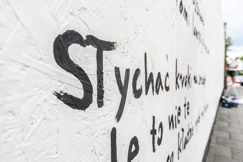 Wiersze Szymborskiej zainspirował twórców muralu