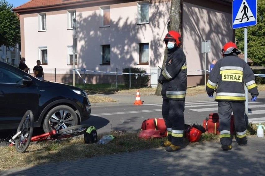 Wypadek w Lęborku 12.08.2020 r. 14-letni rowerzysta potrącony przez samochód. Chłopaka zabrał śmigłowiec [zdjęcia]