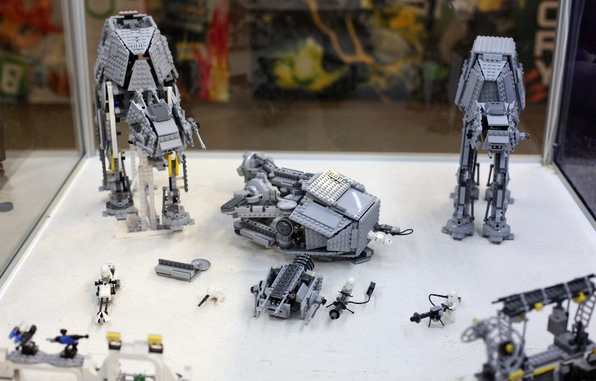 Klocki Lego w Manufakturze. Roboty, sceny filmowe i własne budowle z klocków [ZDJĘCIA]