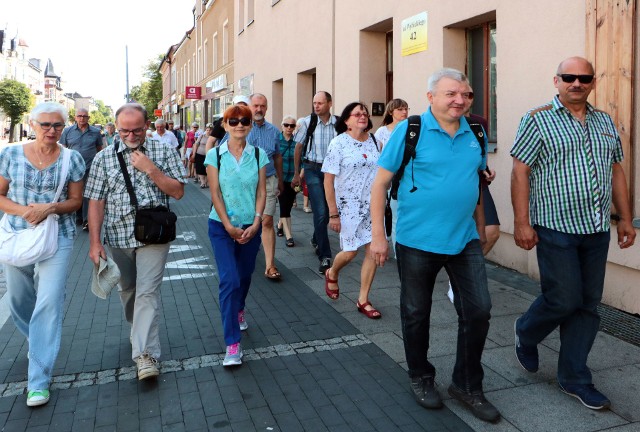 „Znani grudziądzanie – patroni grudziądzkich ulic” to był tytuł niedzielnego spaceru z przewodnikiem PTTK po Grudziądzu. Grupa zebrała się na Kartoflanym Rynku. Oprowadzał przewodnik PTTK Andrzej Cegliński.