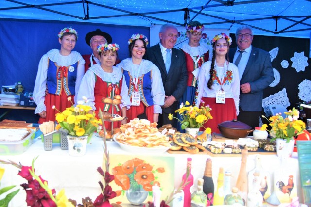 Etap wojewódzki „Bitwy Regionów” wygrało[/b] KGW Muszkowianki serwując indyczkę nadziewaną pieczarkami, pieczoną w towarzystwie słodkiej gruszki i renety.