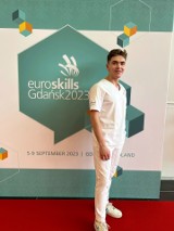 19-letni Adam Skibiński, absolwent łódzkiej szkoły Anagra, reprezentował Polskę na europejskim konkursie urodowym EuroSkills Gdańsk 2023 