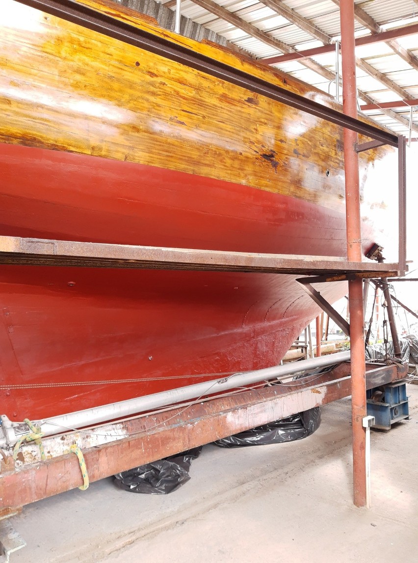 Nowy właściciel "Gryfity" remontuje jacht. Jednostka pozostanie w Ustce i posłuży do szkolenia młodzieży