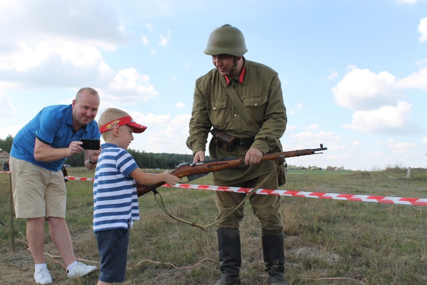 Rekonstrukcja scen z 17 września 1939 roku.