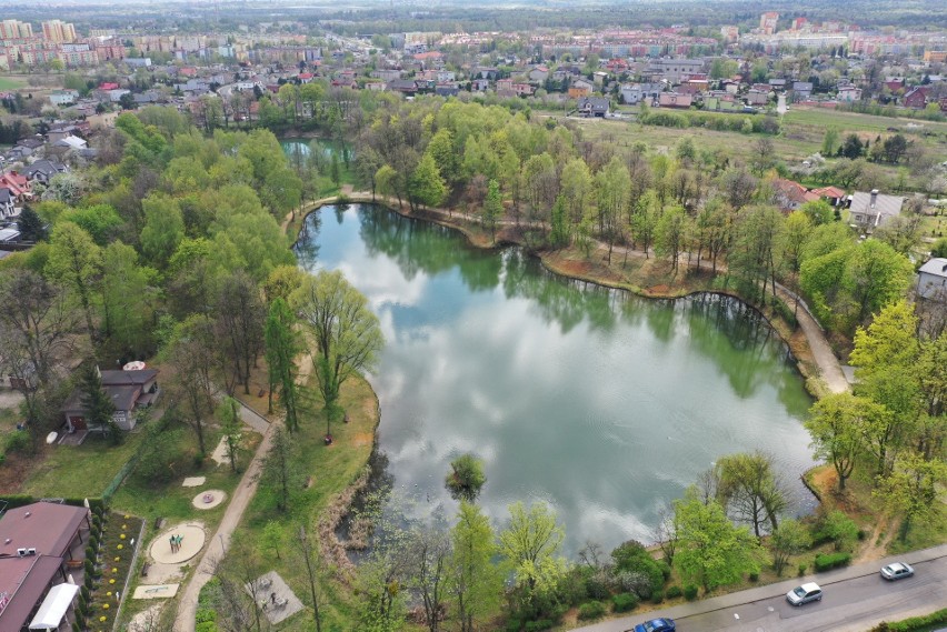 Bytom z drona. Zobacz kolejne zdjęcia. Przesuwaj zdjęcia w...