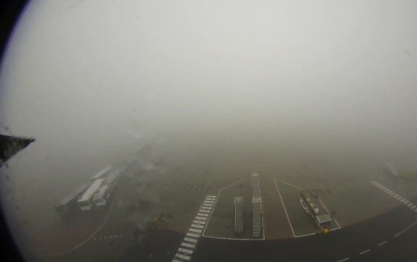 Potężna mgła na lotnisku w Gdańsku