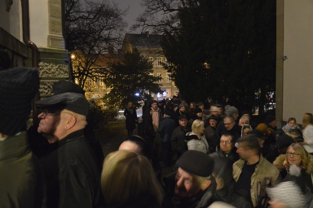 Premiera albumu ze zdjęciami Waldemara Kućki przyciągnęła do muzeum tłumy. Niestety - dla wielu osób zabrakło darmowych egzemplarzy.