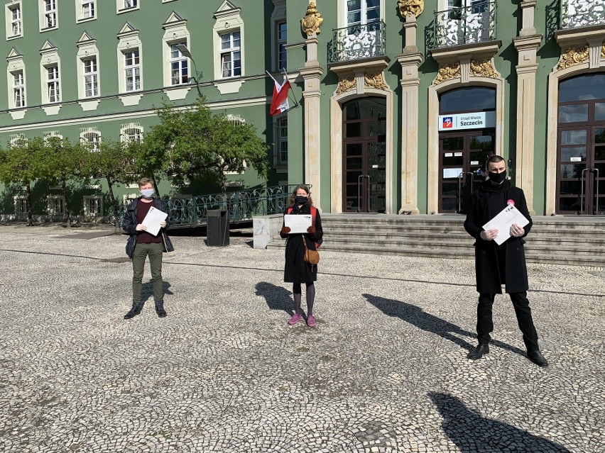 Listy i apele w sprawie niekoszenia trawników w Szczecinie. W ten sposób chcą walczyć z suszą w mieście
