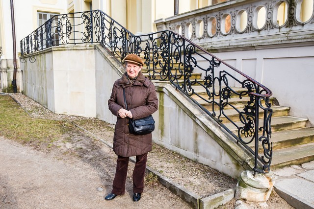 Balustrada ma już swoje lata. Z pewnością trzeba ją zakonserwować - mówi Ludmiła Mazurkiewicz. To absolwentka naszej uczelni medycznej. Zna Pałac Branickich od podszewki.