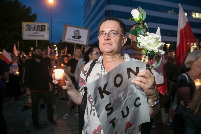 Kraków. Kolejny dzień protestów. Tym razem pod hasłem "Idziemy po trzecie VETO" [ZDJĘCIA]