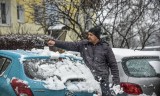 Zima na drogach w powiecie tucholskim. Kogo prosić o pomoc, gdy drogi są zasypane i jest ślisko