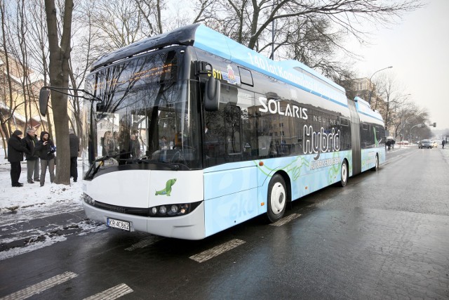 Hybrydowy autobus solaris w Krakowie.