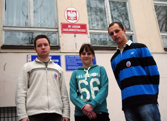 Drugoklasiści z XII LO (od lewej): Paweł Gierszewski, Natalia Ściesińska i Maciej Banaszkiewicz są przeciw przenosinom szkoły